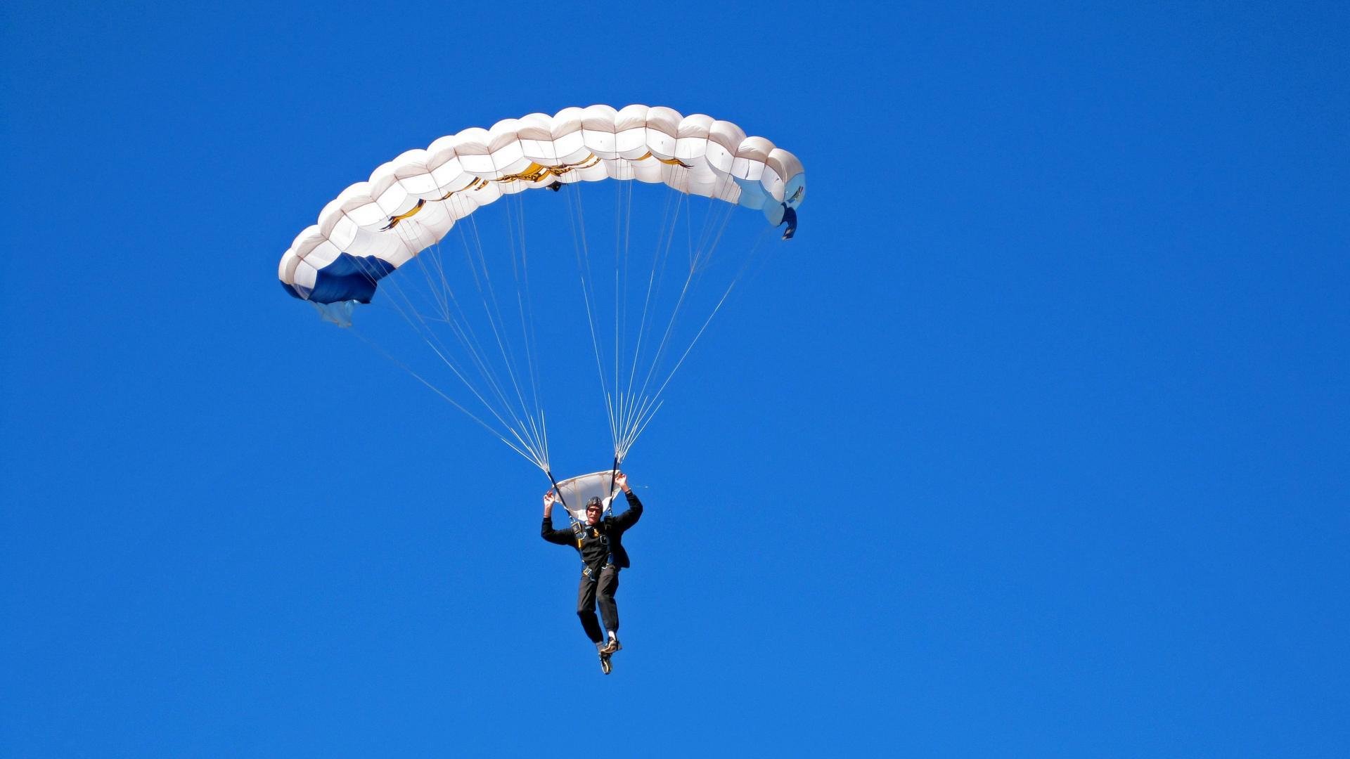 开云体育APP下载-卫冕冠军遭遇困境，如何突破对手防线？，卫冕冠军是怎么回事